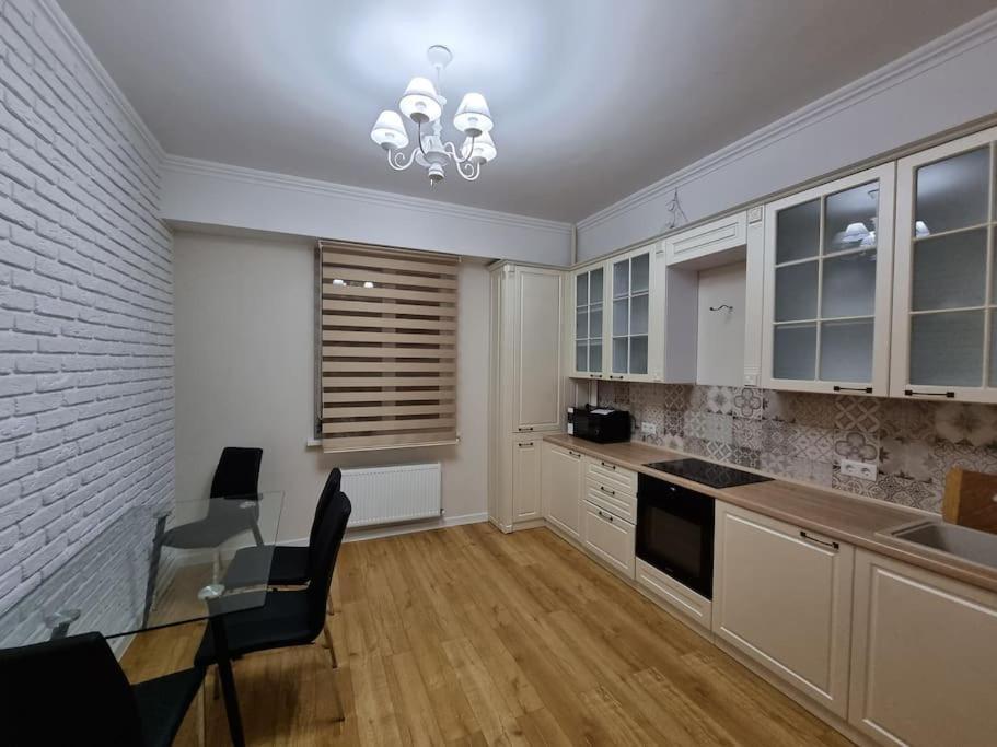 Grand Excelent New Ultra Central Apartments Chisinau Bagian luar foto