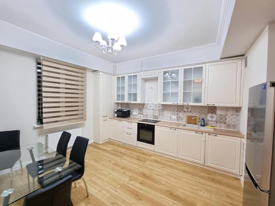 Grand Excelent New Ultra Central Apartments Chisinau Bagian luar foto